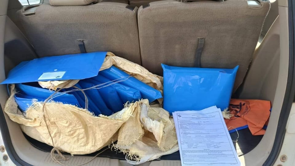 ভোটার তালিকা থেকে নাম বাদ দেওয়ার ‘চক্রান্ত’! বাঁকুড়ার খাতড়ায় ‘ফর্ম-৭’ বোঝাই গাড়ি আটকাল তৃণমূল