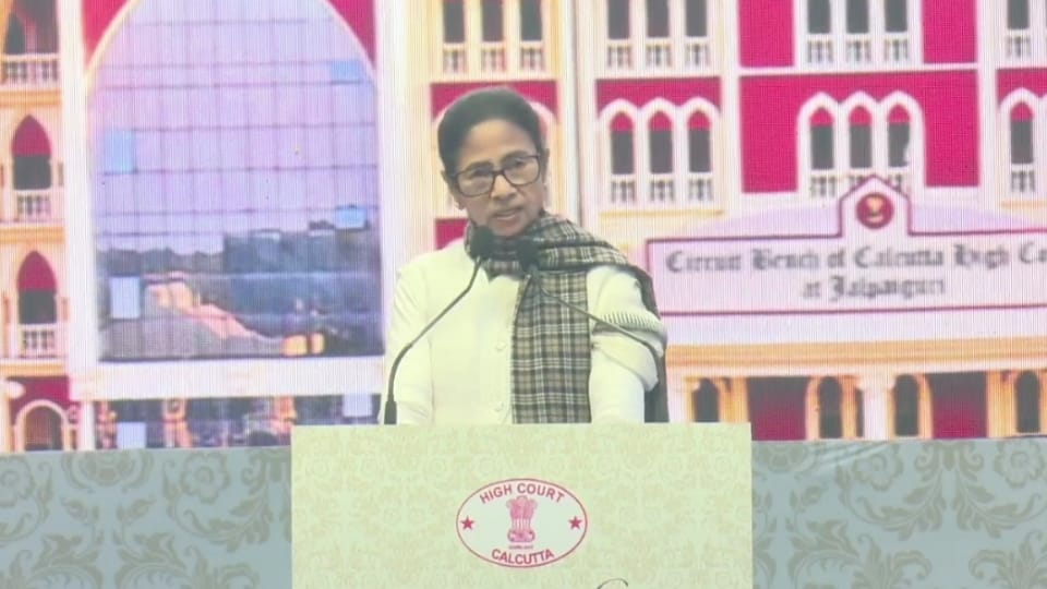 জলপাইগুড়িতে সার্কিট বেঞ্চের স্থায়ী ভবনের উদ্বোধন-অনুষ্ঠানে সংবিধান, গণতন্ত্রকে বাঁচানোর আর্জি মমতার
