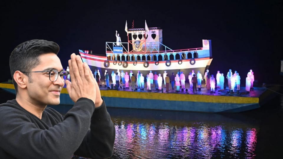 গঙ্গার বুকে ভাসল ‘সেবাশ্রয়’-র নৌকা! ডায়মন্ড হারবারে দোতলা অত্যাধুনিক শিবিরে চমক অভিষেকের