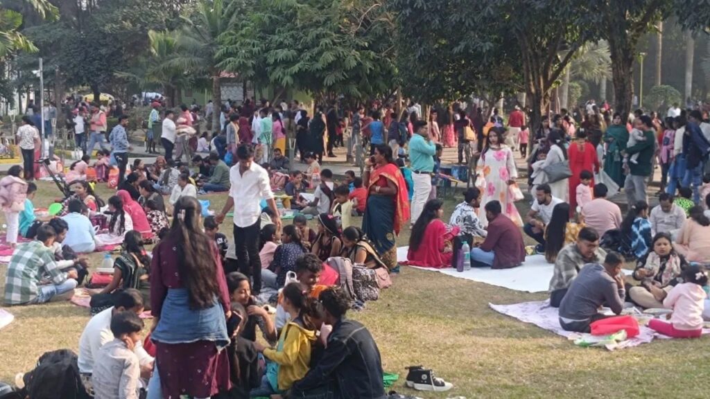 বড়দিনকে টেক্কা দিল ১ জানুয়ারি! ভিড়ের লড়াইয়ে ‘ফার্স্ট বয়’ ইকো পার্ক, রইল খতিয়ান
