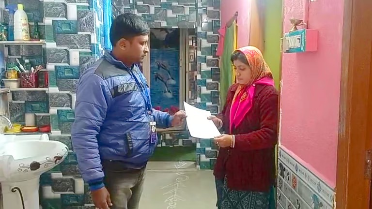 SIR-র গেরোয় দাম্পত্য অশান্তি! BLO স্বামীর হাত থেকে নোটিস পেয়ে অগ্নিশর্মা স্ত্রী