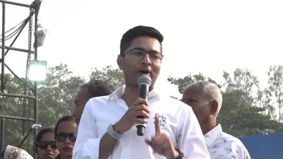 “বিজেপির খেলা শেষ” লজিক্যাল ডিসক্রিপেন্সি নিয়ে সুপ্রিম নির্দেশ হাতিয়ার করে হুঙ্কার অভিষেকের