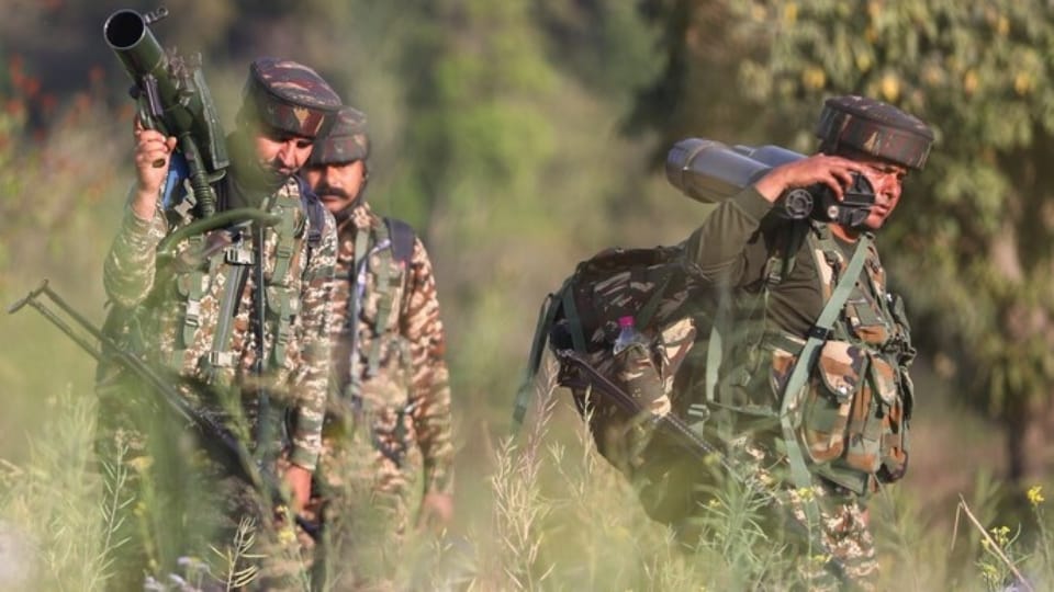জম্মুর কিশতওয়ারে জঙ্গিদের খোঁজে দ্বিতীয় দিনেও জারি সেনা অভিযান