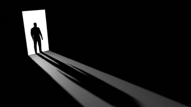 নেতিবাচক শক্তি দূরে রাখতে চৌকাঠে কোন কোন জিনিস রাখবেন?