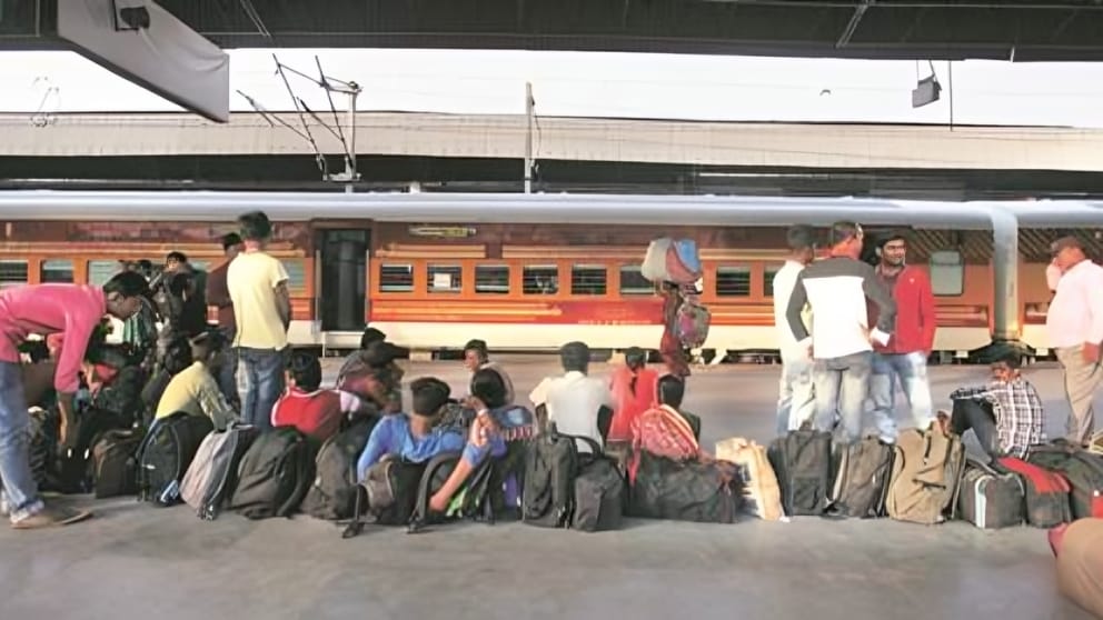 বাংলা বলায় ঠাঁই নেই, BJP শাসিত ছত্তিশগড়ে ট্রেন থেকে নামিয়ে দেওয়া হল ৩ বাঙালি কিশোরকে