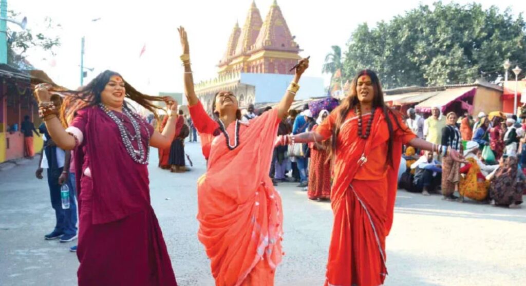 Gangasagar Mela 2026: রেকর্ড ৮৫ লক্ষ পুণ্যার্থীর সমাগম, নজর কাড়ল কিন্নর সাধুদের নতুন আখড়া