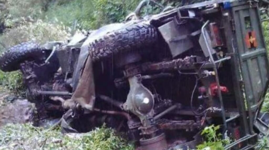 জম্মু-কাশ্মীরে ভয়াবহ দুর্ঘটনা, গভীর খাদে পড়ল সেনার গাড়ি, মৃত ১০ আহত ৭ জন