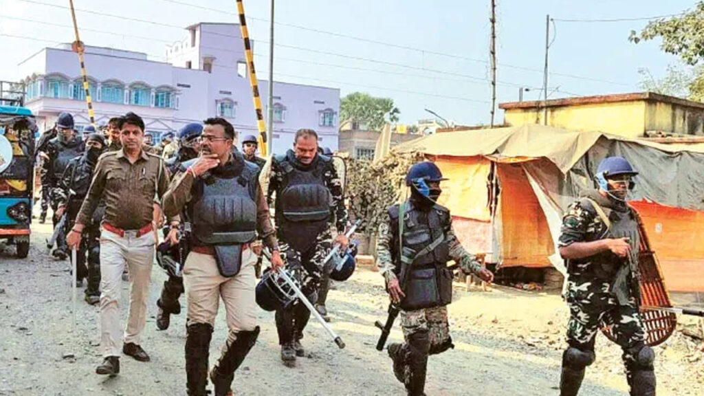 মুর্শিদাবাদে কমছে অশান্তির আঁচ, কড়া পুলিশি পাহারায় স্বাভাবিক হচ্ছে বেলডাঙা