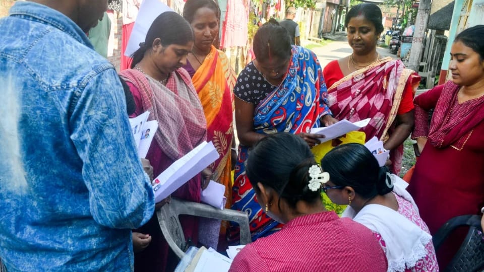 SIR in Bengal: নাম সংযোজন ও বিয়োজনের বর্ধিত মেয়াদে কত আবেদন জমা পড়ল?