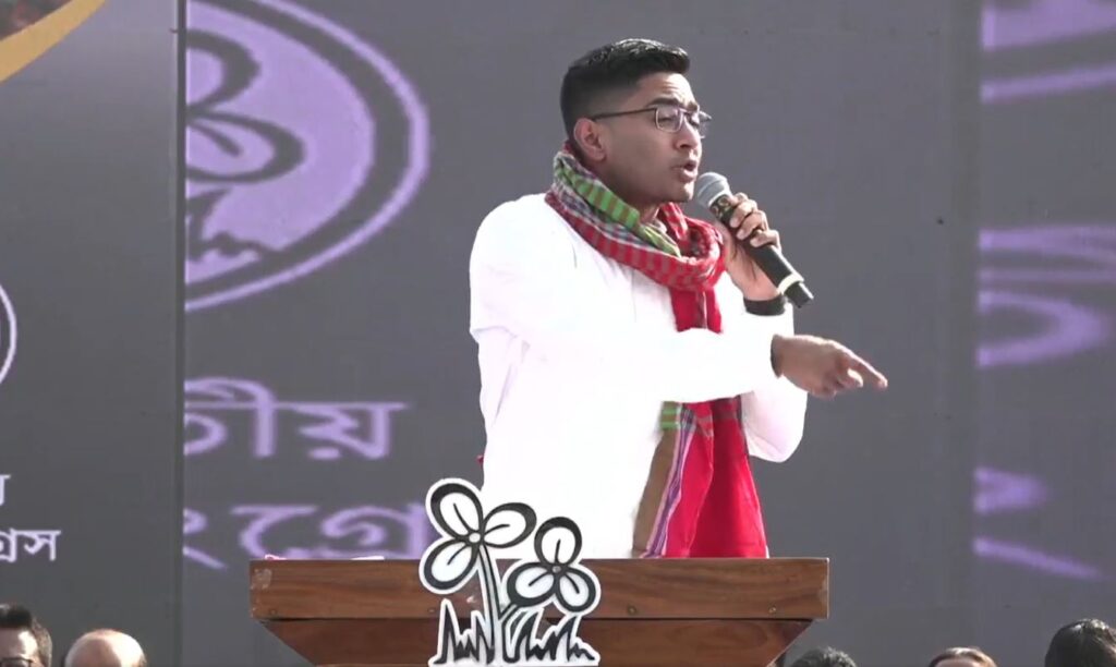 ‘হয় নিঃশর্ত নাগরিকত্ব, নয় গদি ছাড়ো’, মতুয়াগড় তাহেরপুরে BJP-র বিরুদ্ধে গর্জে উঠলেন অভিষেক